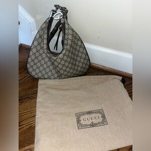 Gucci Attaché Medium Shoulder bag